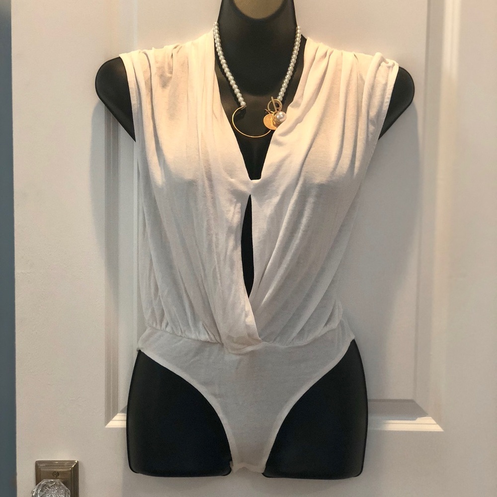 White summer body suit size small - Picture 2 of 3